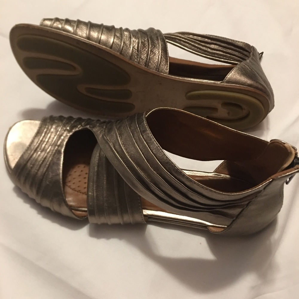 Gentle Souls Metallic Leather Sandals Day Break - Picture 3 of 6